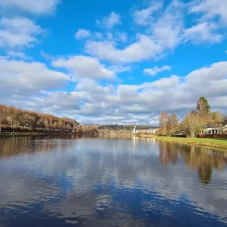 Le Salmoyard, Au Bord Du à *
